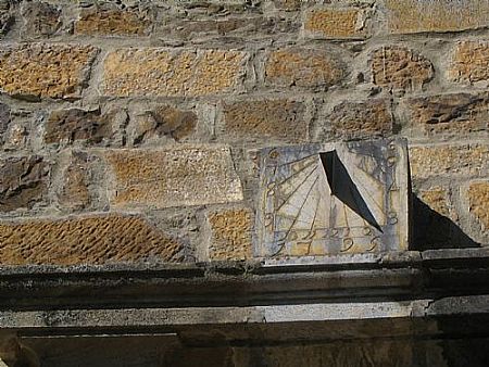 Reloj de sol (iglesia de Castro)