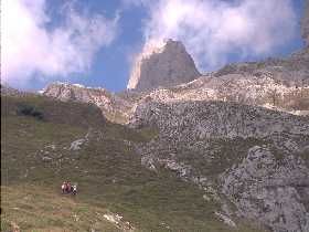 Piedra Lluenga